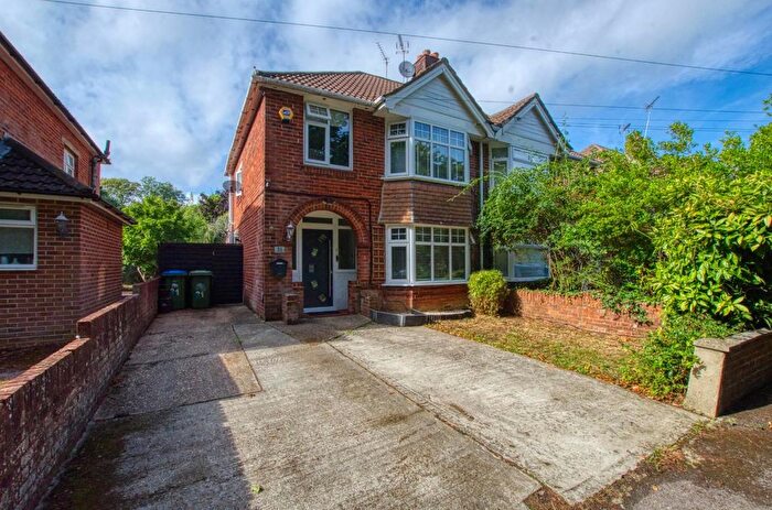 3 Bedroom Semi-Detached House For Sale In Sunningdale Gardens, Southampton, SO18