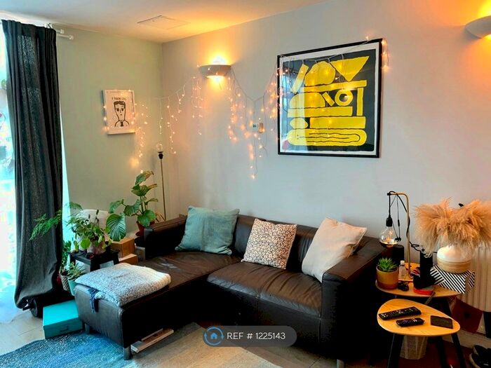 1 Bedroom Flat To Rent In Vanguard House, London, E8