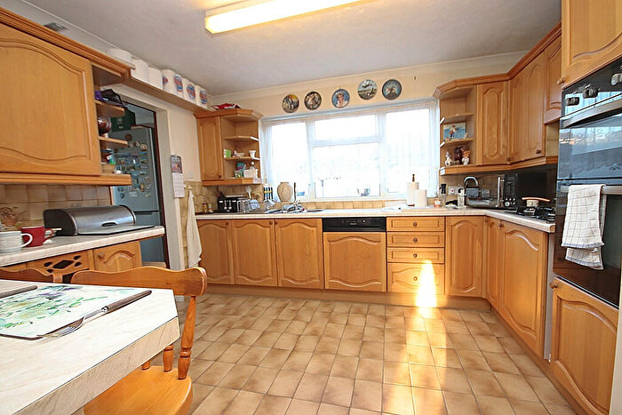 3 Bedroom End Of Terrace House For Sale In Arun Road, Billingshurst, RH14