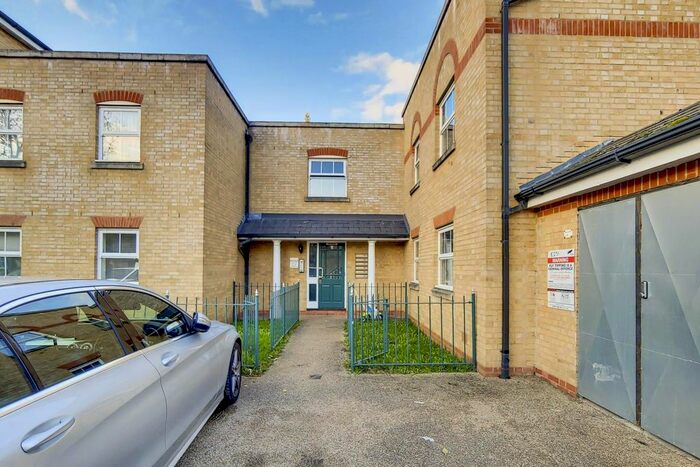 2 Bedroom Flat To Rent In Harston Drive, Enfield EN3