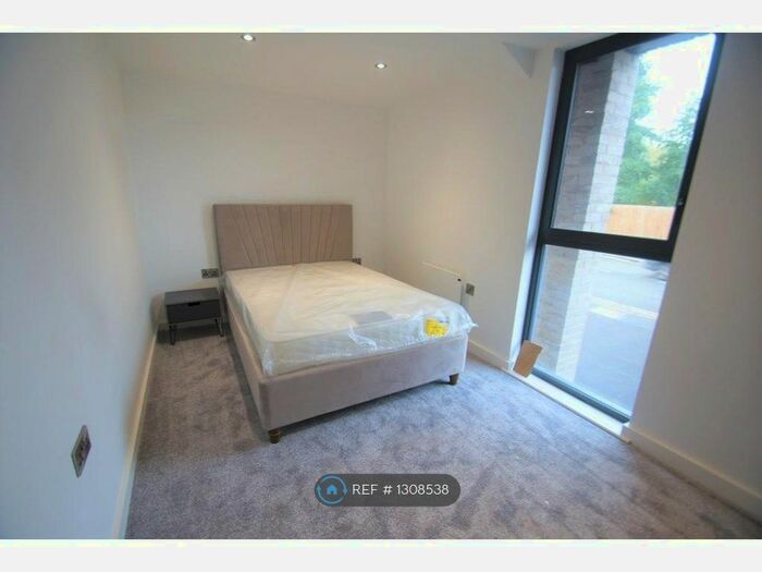 2 Bedroom Flat To Rent In Lower Broughton Road, Salford, Manchester M7
