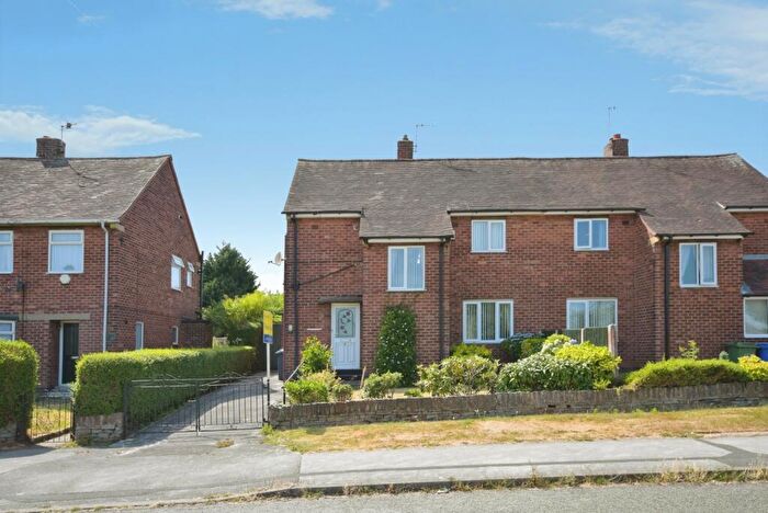 3 Bedroom Semi-Detached House For Sale In Hucklow Avenue, Chesterfield, Derbyshire, S40