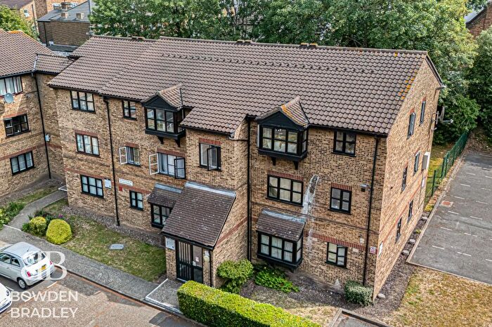 1 Bedroom Flat To Rent In Yunus Khan Close, Selwyn Court, E17