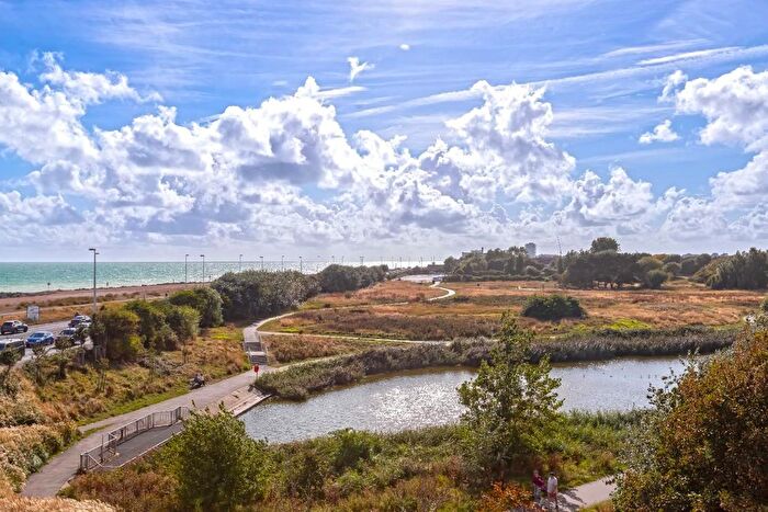 2 Bedroom Flat For Sale In Brighton Road, Lancing, BN15