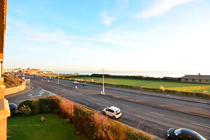 2 Bedroom Flat For Sale In Kingsway, Hove, BN3