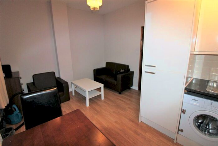 2 Bedroom Flat To Rent In Blackstock Road, Finsbury Park, London, N4