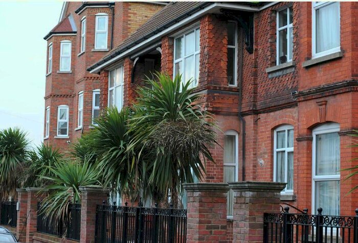 1 Bedroom Flat To Rent In Cliftonville Avenue, Cliftonville, Margate, CT9