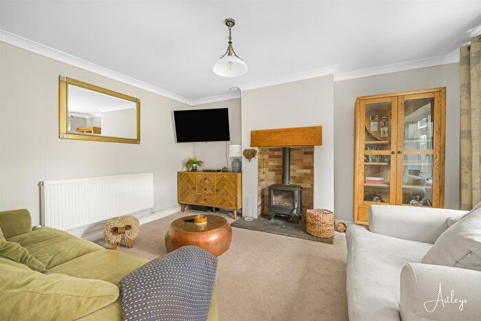 3 Bedroom Semi-Detached House For Sale In Pennard Drive, Southgate, Swansea, SA3
