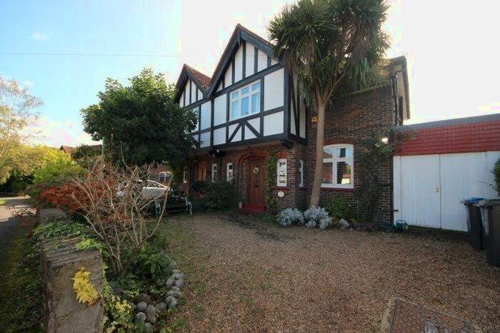 3 Bedroom Property To Rent In Elmcroft Drive, Chessington, KT9