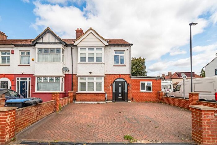 5 Bedroom Property To Rent In North Circular Road, London, N13