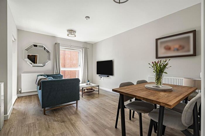 2 Bedroom Apartment For Sale In Thimble Crescent, Wallington, SM6