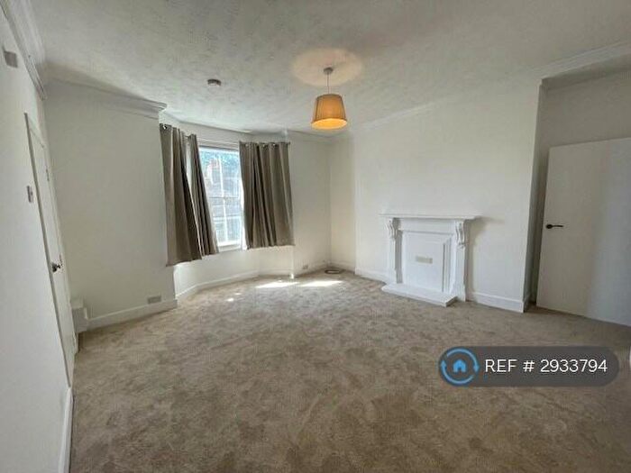 2 Bedroom Flat To Rent In West Hill, Dartford, DA1