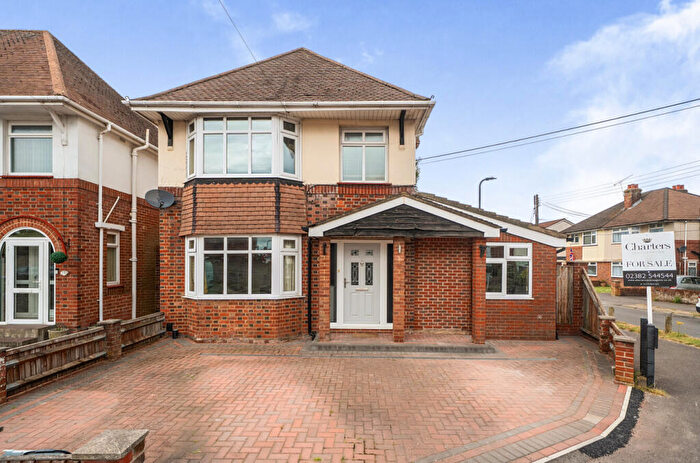 4 Bedroom Detached House For Sale In Munro Crescent, Regents Park, Southampton, Hampshire, SO15