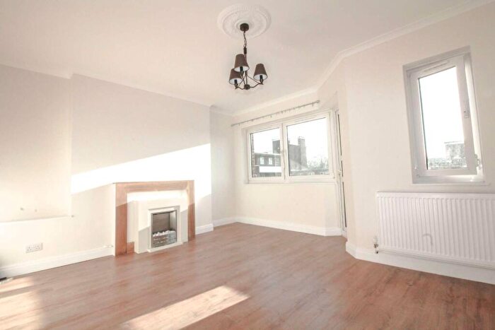 2 Bedroom Flat To Rent In Jamaica Road, Bermondsey, London, SE16