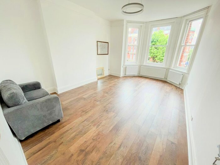 3 Bedroom Flat To Rent In Elgin Mansions, Elgin Avenue, Maida Vale, W9