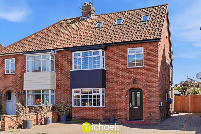 4 Bedroom Semi-Detached House For Sale In De Vere Road, Colchester, CO3
