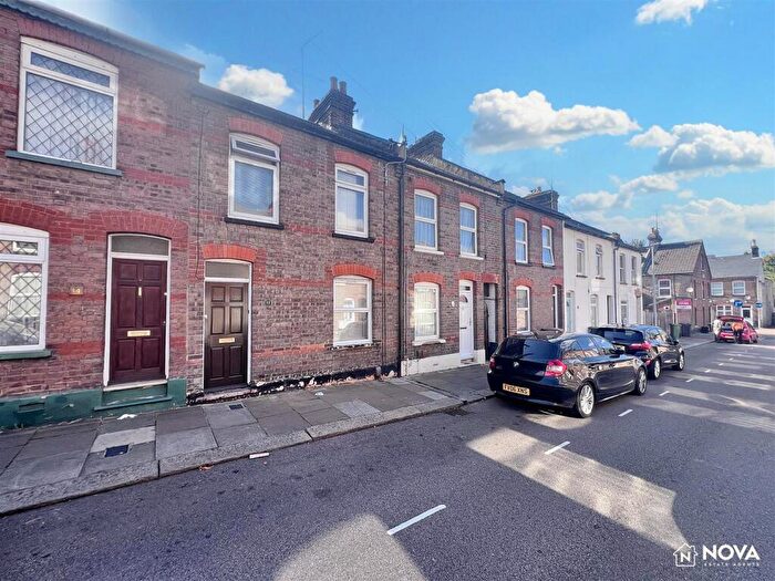 3 Bedroom Terraced House For Sale In Baker Street, Luton, LU1