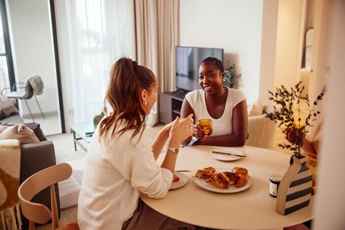 2 Bedroom Apartment To Rent In New Drum Street, London, E1