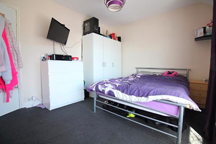1 Bedroom Flat To Rent In Vicarage Farm Road, Heston, Hounslow, TW5