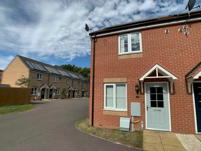 2 Bedroom Semi-Detached House To Rent In Viscount Close, Pinchbeck, Spalding, PE11