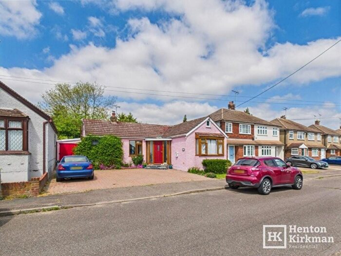 3 Bedroom Detached House For Sale In Passingham Avenue, Billericay, Essex, CM11