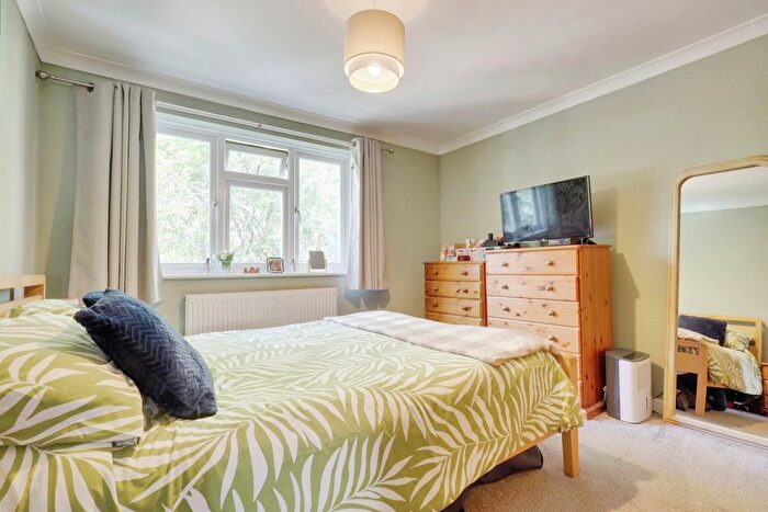 2 Bedroom Flat For Sale In Cavendish Gardens, Westcliff-On-Sea, SS0