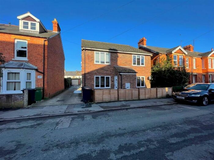 3 Bedroom Flat To Rent In Gloucester Road, Newbury RG14