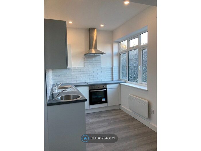 Studio To Rent In Stamford Hill, London, N16