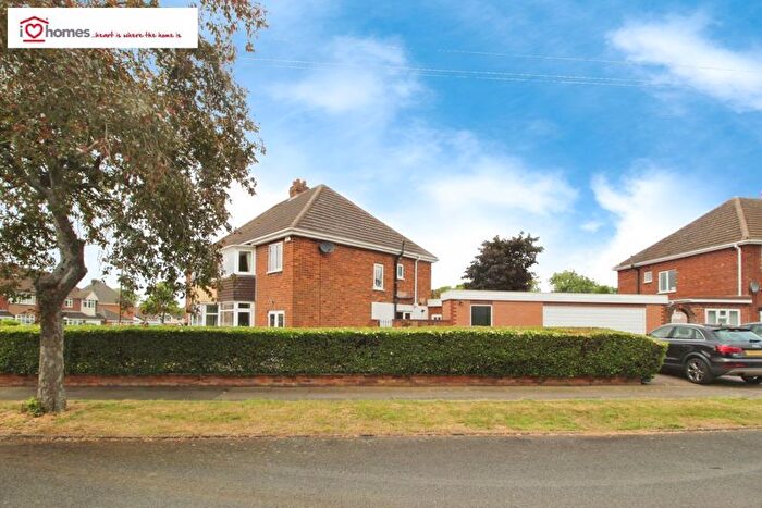 3 Bedroom Semi-Detached House To Rent In Rowan Road, Walsall, WS5