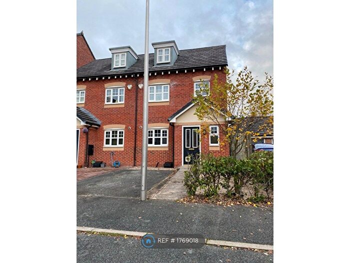 3 Bedroom Semi-Detached House To Rent In Blakemore Park, Manchester, M46