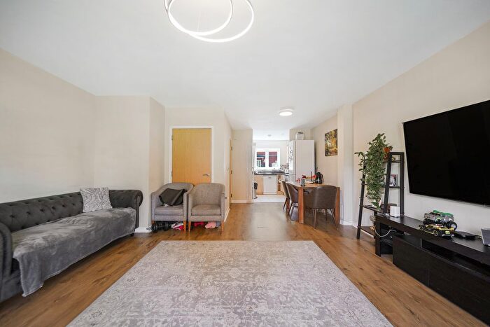 4 Bedroom Town House To Rent In Academy Place, Isleworth, TW7