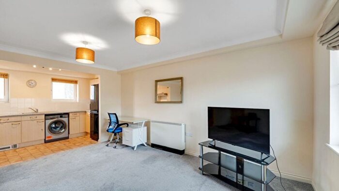 2 Bedroom Flat For Sale In Feltham Gh, Feltham, TW13
