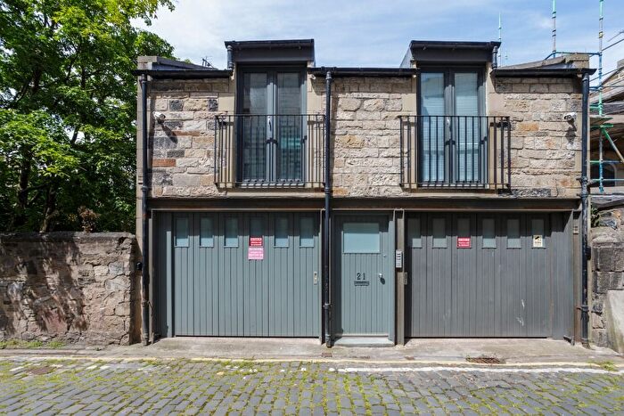 1 Bedroom Town House To Rent In York Lane, Central, Edinburgh, EH1