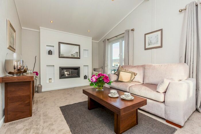 2 Bedroom Detached Bungalow For Sale In Ely Road, Cambridge, CB25