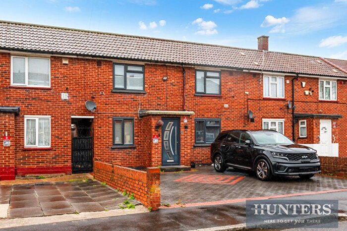 2 Bedroom Terraced House For Sale In Wright Road, Hounslow, TW5