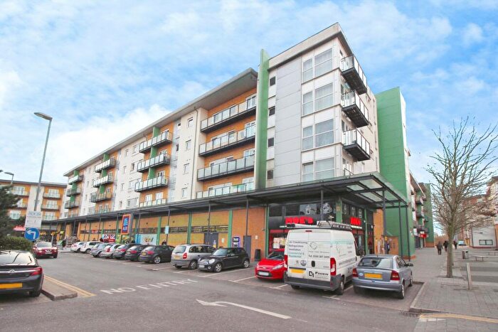 2 Bedroom Flat To Rent In Parkhouse Court, Hatfield, AL10