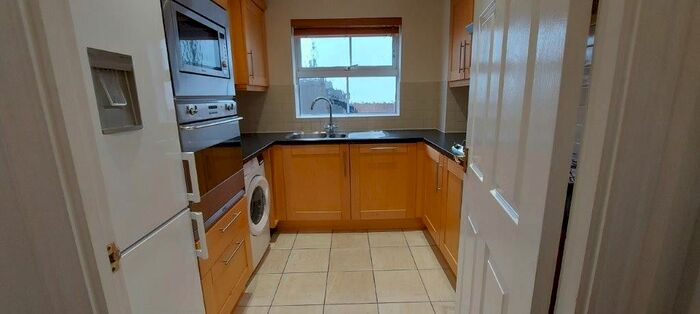 2 Bedroom Flat To Rent In Park Grange, Manor Road, Chigwell, Essex, IG7