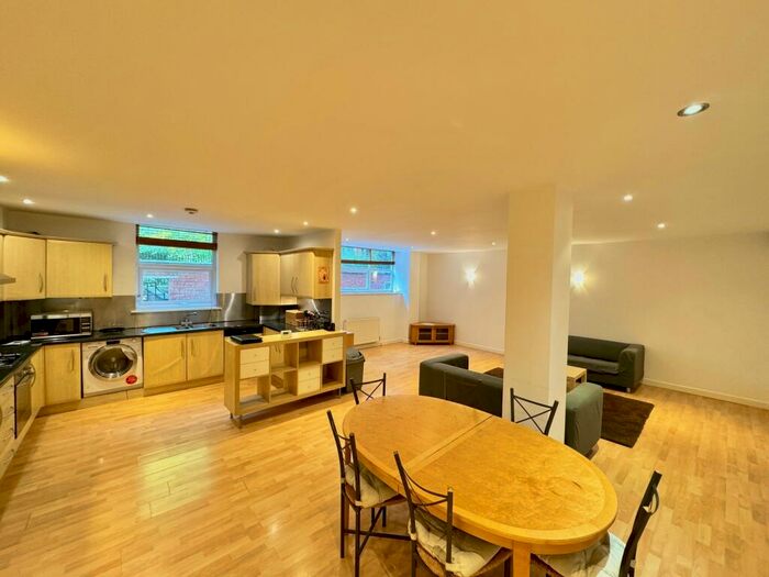 2 Bedroom Apartment To Rent In Barker Gate, Nottingham, NG1