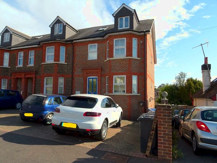 1 Bedroom Flat To Rent In Ashenground Road, Haywards Heath, RH16