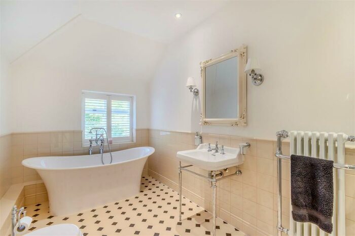5 Bedroom Detached House For Sale In Plough Wents Road, Chart Sutton, Maidstone, ME17