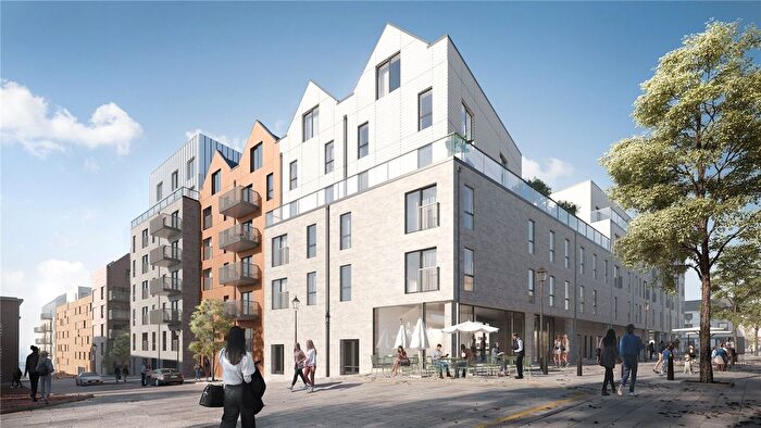 2 Bedroom Flat To Rent In Bull Yard, Gravesend, Kent, DA12