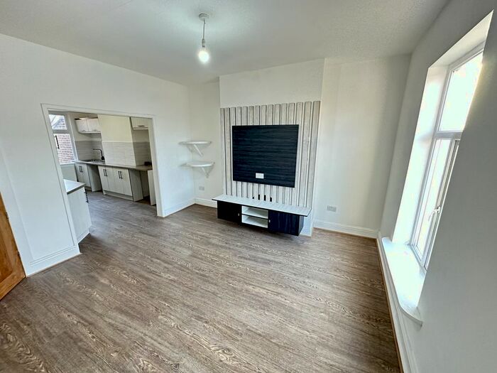 1 Bedroom Flat To Rent In Stockport Road, Manchester, M19