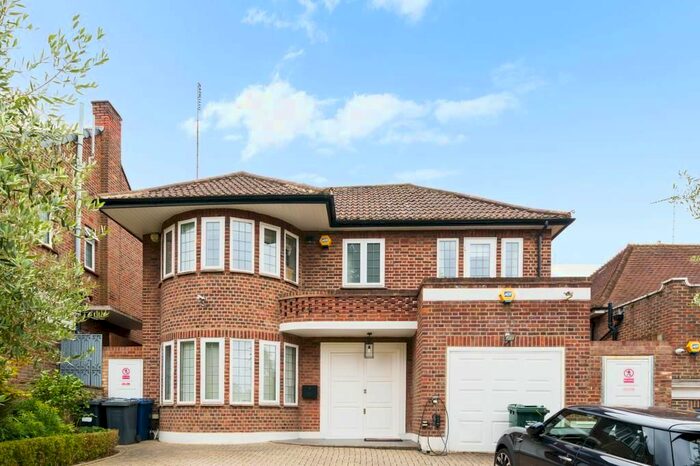 5 Bedroom Detached House To Rent In Crooked Usage, Finchley, N3