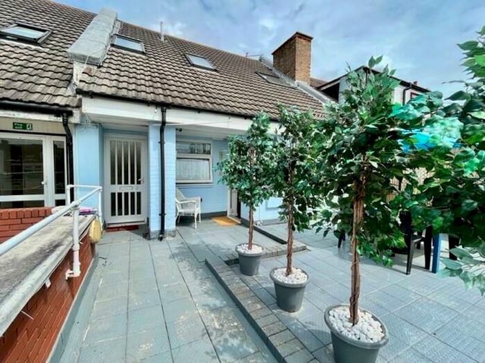 2 Bedroom Flat To Rent In Christchurch Road, Bournemouth, BH1