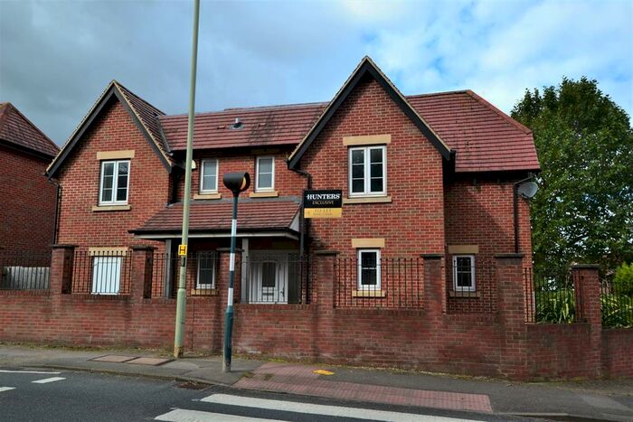 4 Bedroom Detached House To Rent In Stroud Road, Tuffley, Gloucester, GL4