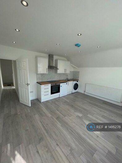 2 Bedroom Flat To Rent In Totteridge Road, High Wycombe, HP13