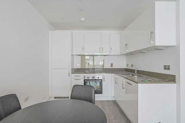 2 Bedroom Flat To Rent In Nautilus Apartments, Canning Town, London, E16