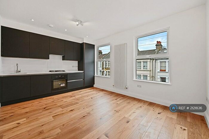 2 Bedroom Flat To Rent In Hiley Road, London, NW10