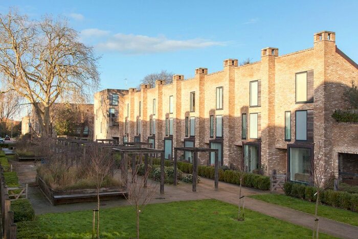 3 Bedroom Town House To Rent In Aberdeen Avenue, Cambridge, CB2