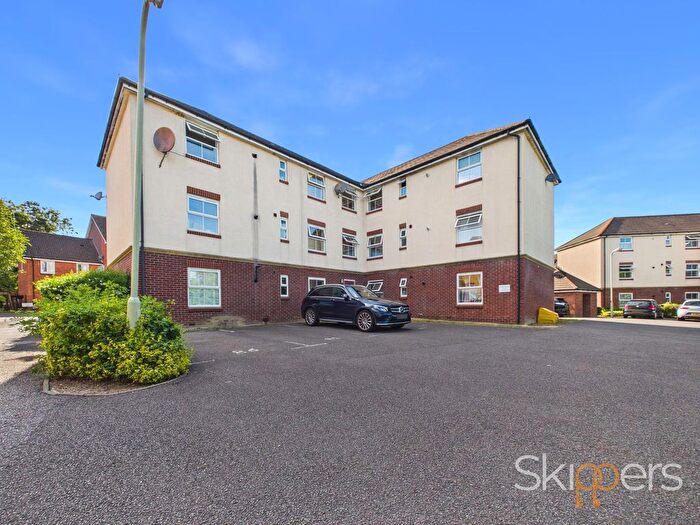 2 Bedroom Flat For Sale In Hurst Road, Kennington, TN24
